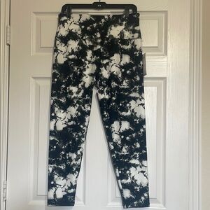 Balance Collection Monochrome Tie-Dye Leggings